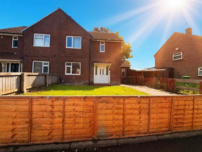3 Bedroom Semi-Detached House For Sale In Propps Hall Drive, Manchester, M35