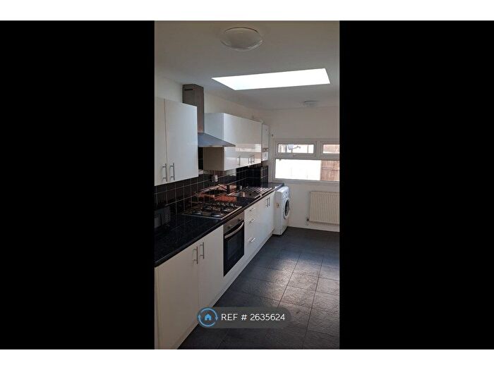 2 Bedroom Terraced House To Rent In Essex Street, Hull, HU4