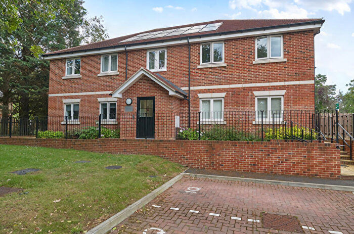 2 Bedroom Flat To Rent In Minley Road, Fleet, Hampshire, GU51