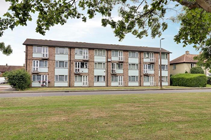1 Bedroom Flat For Sale In Blenheim Chase, Leigh-on-Sea, SS9