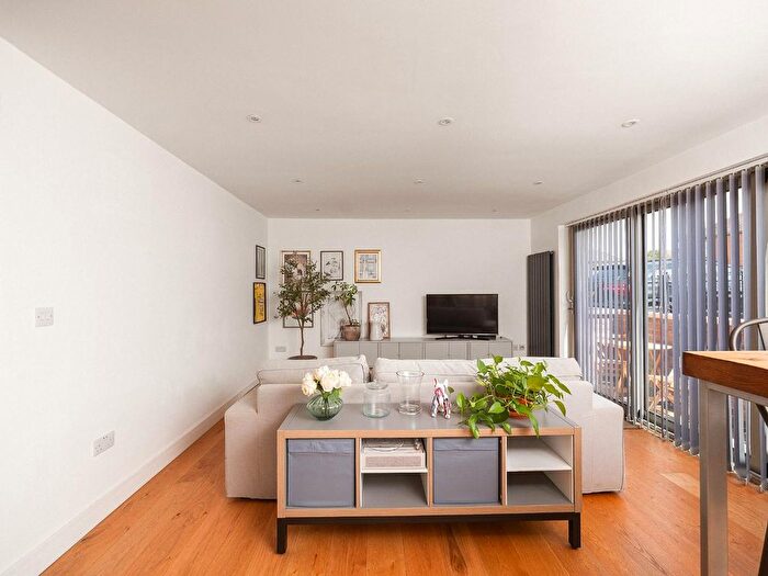 1 Bedroom Flat For Sale In Alberton Road, Broomhill, BS16