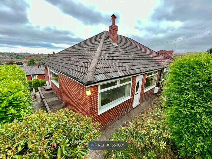 3 Bedroom Bungalow To Rent In New Royd Avenue, Oldham, OL4