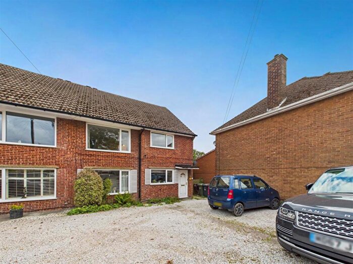3 Bedroom Flat For Sale In Cutthorpe Road, Cutthorpe, Chesterfield, S42