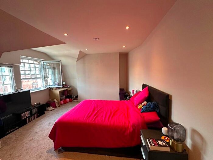 1 Bedroom Flat To Rent In Centenary House, North Street, Leeds, LS2