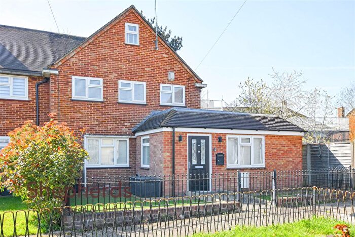 4 Bedroom End Terrace House For Sale In Whitefields Road, Cheshunt, EN8