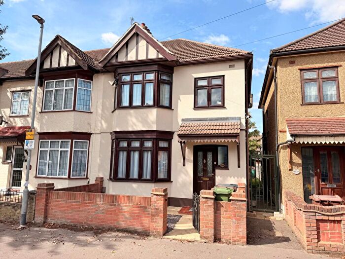 3 Bedroom End Of Terrace House For Sale In Woodlands Avenue, Chadwell Heath, Barking And Dagenham, RM6