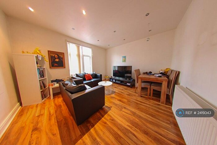 1 Bedroom Flat To Rent In Village Place, Leeds, LS4