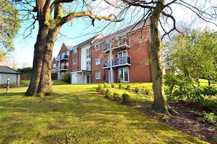 2 Bedroom Flat For Sale In Chandlers Ford, SO53