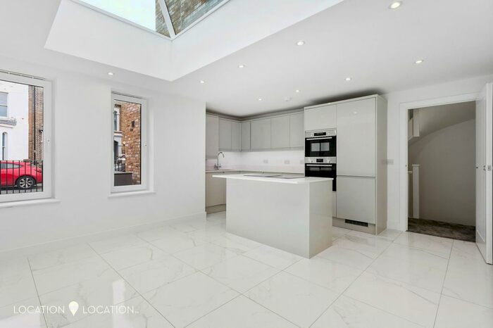 3 Bedroom Detached House To Rent In Rushmore Road, London, E5