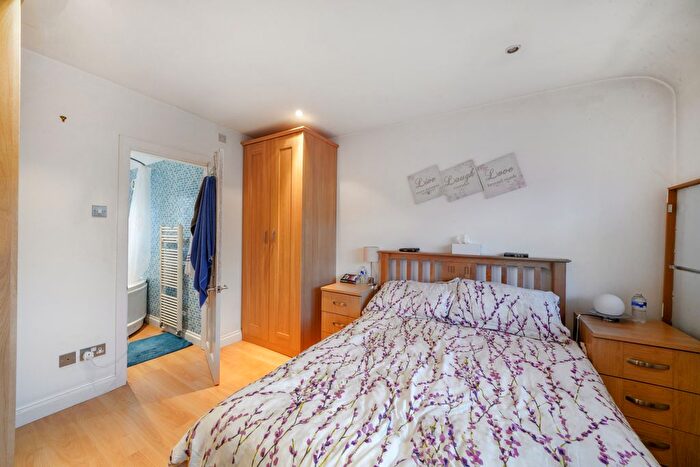 1 Bedroom Flat For Sale In Marnham Avenue, London, NW2