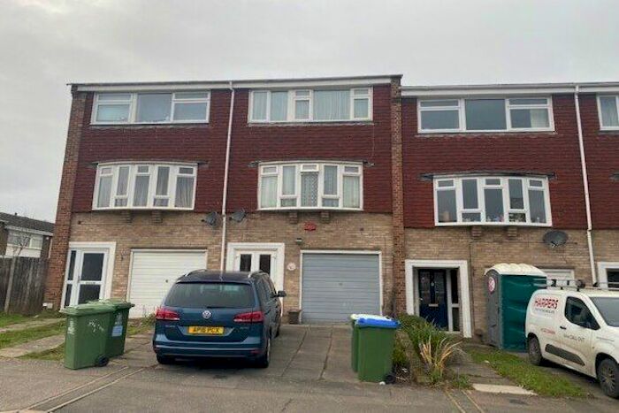 4 Bedroom Town House To Rent In Hatherley Road, Sidcup, DA14
