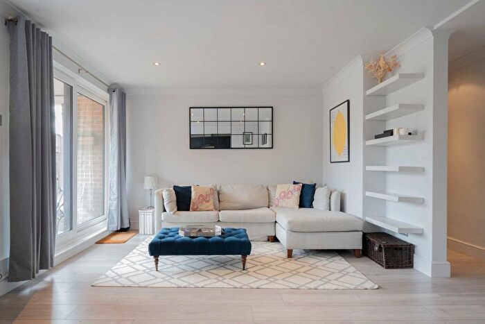 2 Bedroom Flat To Rent In Cheryls Close, London, SW6