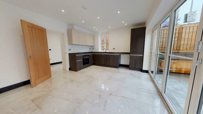 3 Bedroom Detached House To Rent In Highcroft Villas, Brighton, BN1