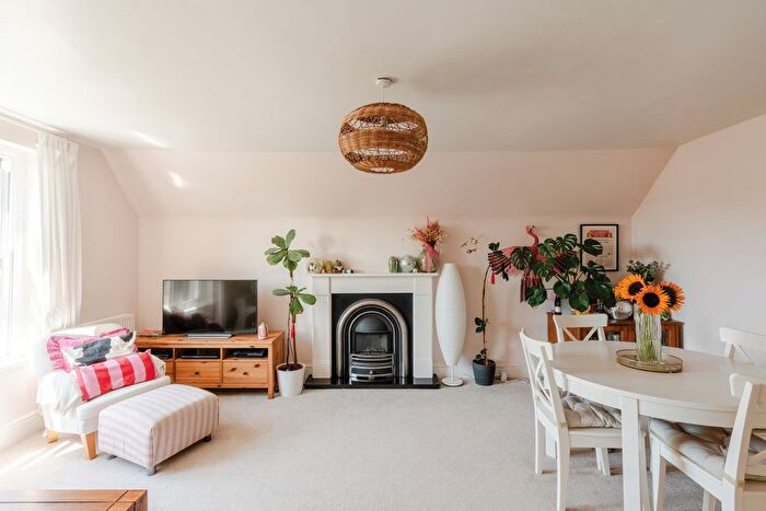 2 Bedroom Flat For Sale In Redland Road, Bristol, BS6 - Photo 3