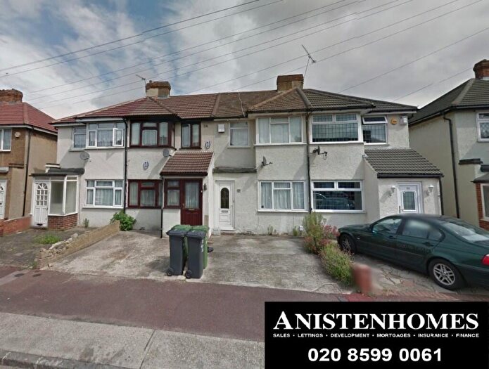 3 Bedroom Terraced House For Sale In Second Avenue, RM10