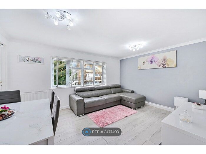 2 Bedroom Flat To Rent In Roden Gardens, Croydon, CR0