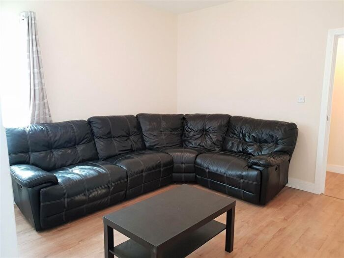 2 Bedroom Flat To Rent In Montague Road, Hounslow, TW3