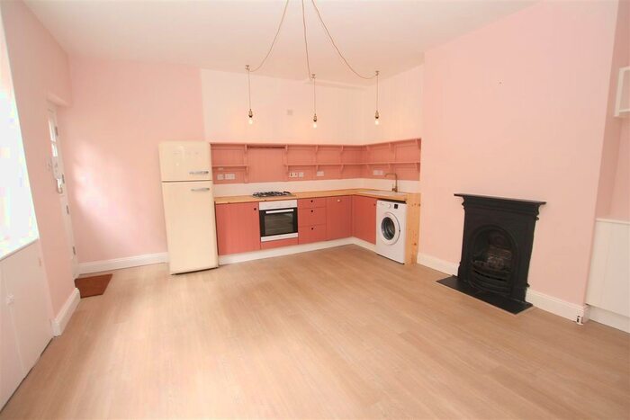 1 Bedroom Flat To Rent In Bristol Gardens, Brighton, BN2