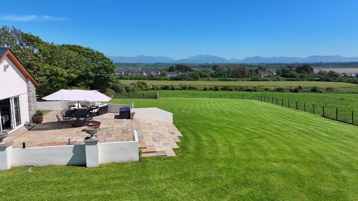 3 Bedroom Detached House For Sale In Maltraeth, LL62