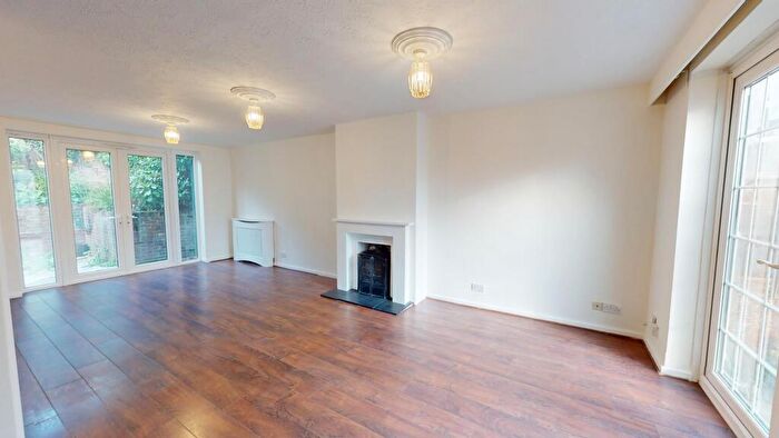 4 Bedroom Semi-Detached House To Rent In Overhill Gardens, Patcham, Brighton, BN1