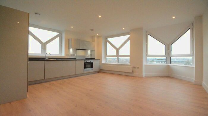 2 Bedroom Flat To Rent In High Street, Bracknell, RG12