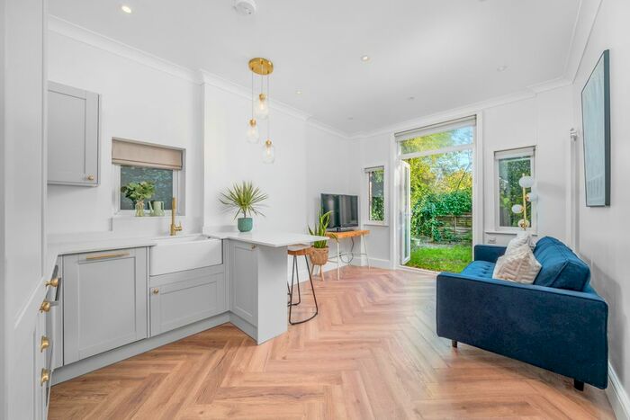 2 Bedroom Flat To Rent In Avondale Road, London, N13