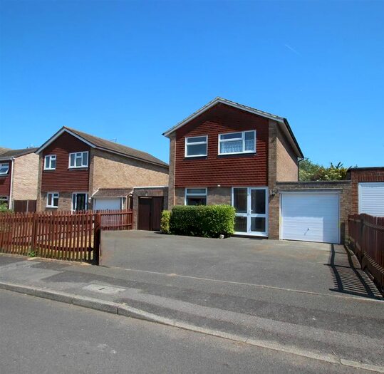 3 Bedroom Detached House To Rent In Pembroke Road, Coxheath, Maidstone, ME17