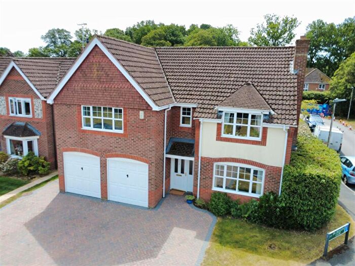 5 Bedroom Detached House For Sale In Spa Meadow Close, Newbury, RG19