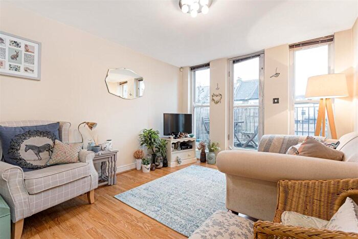 1 Bedroom Apartment To Rent In Sumatra Road, West Hampstead, NW6
