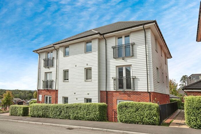 2 Bedroom Flat For Sale In Virginia Drive, Haywards Heath, RH16