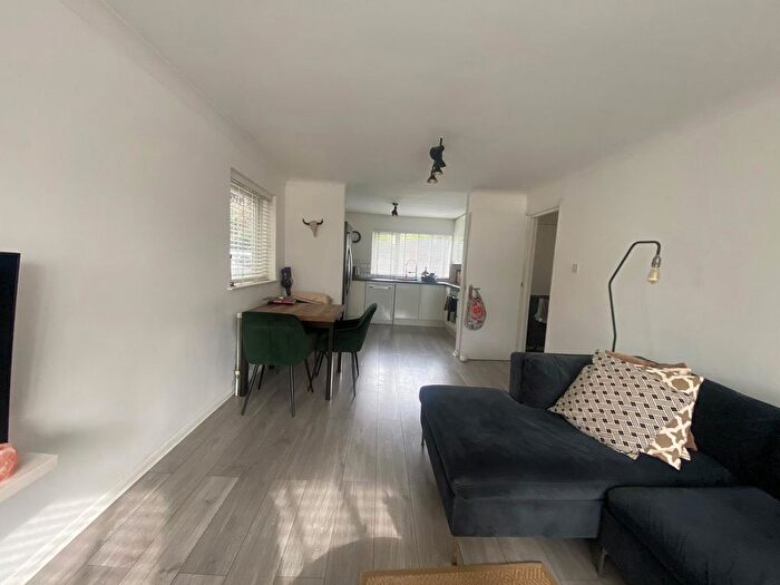 2 Bedroom Flat To Rent In Bridgeview Court, New North Road, Ilford, IG6