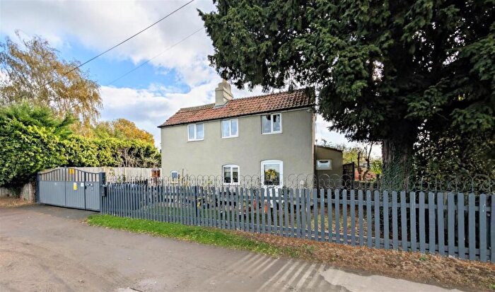 3 Bedroom Cottage For Sale In Tewkesbury Road, Twigworth, Gloucester, GL2