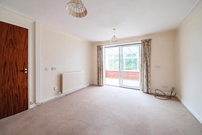 2 Bedroom Retirement Property For Sale In Plymouth Close, Redditch, B97