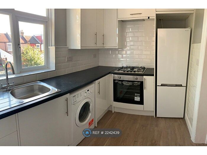 2 Bedroom Maisonette To Rent In Brampton Road, Croydon, CR0