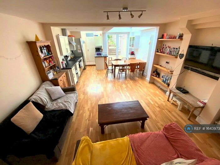 4 Bedroom Terraced House To Rent In Denzil Road, Guildford, GU2