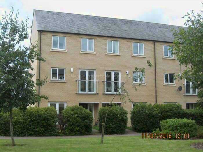 5 Bedroom Town House To Rent In Little Paxton, PE19