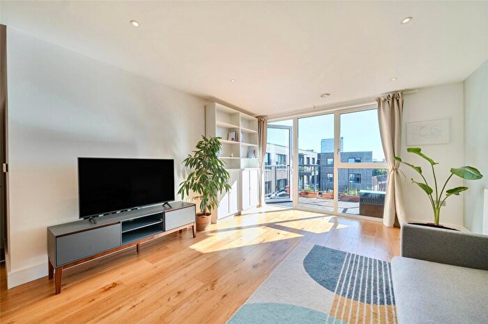 2 Bedroom Apartment To Rent In Gullivers Walk, Marine Wharf East, SE8