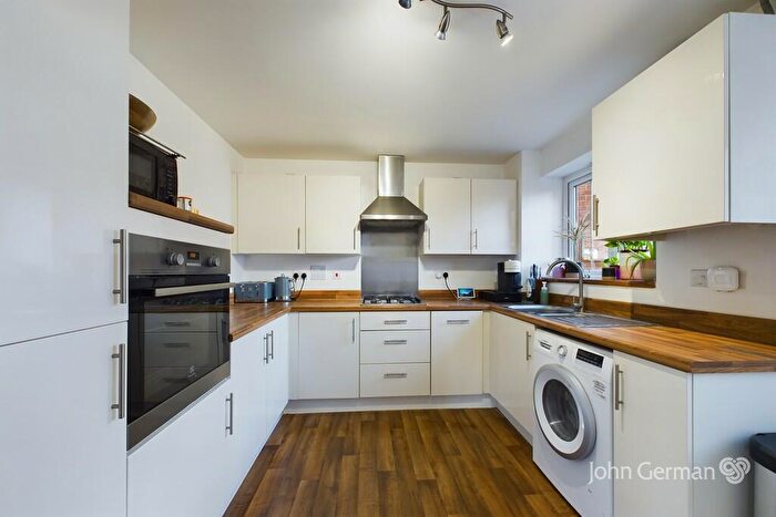 3 Bedroom Detached House For Sale In Suffolk Way, Church Gresley, DE11