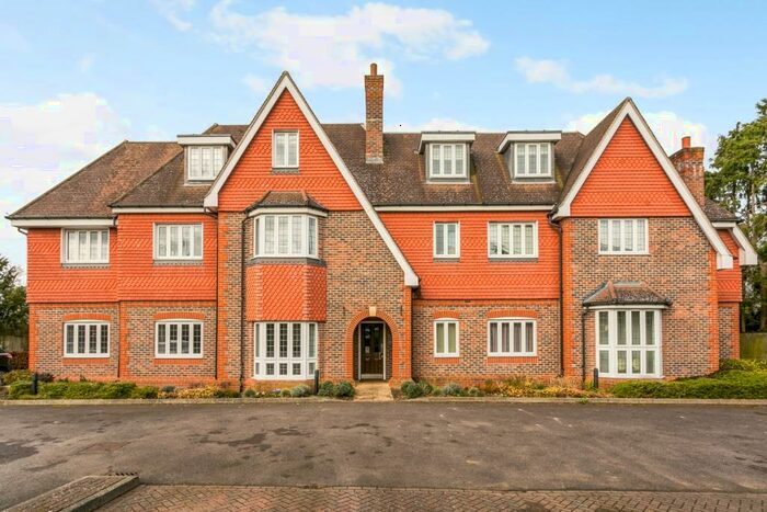 2 Bedroom Flat To Rent In Shoppenhangers Road, Maidenhead, SL6