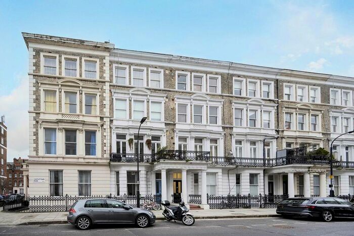2 Bedroom Flat To Rent In Castletown Road, London, W14