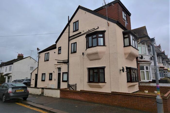 1 Bedroom Flat To Rent In Pall Mall, Leigh-On-Sea, SS9