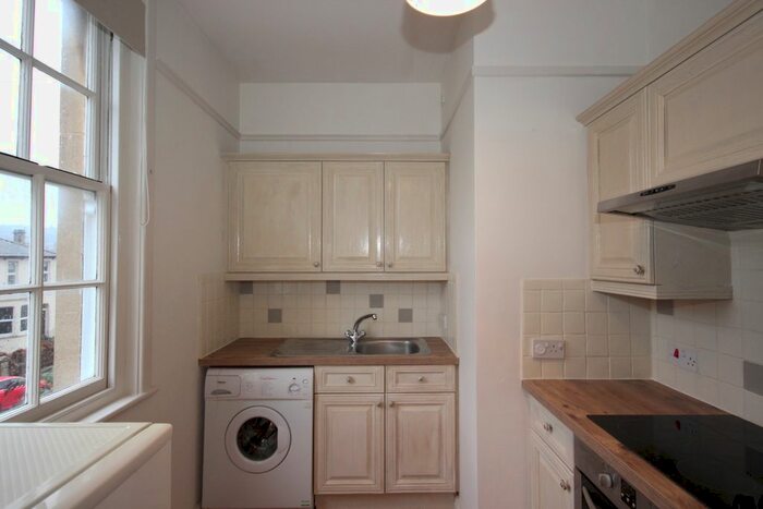 Studio To Rent In Lower Oldfield Park, Bath, BA2