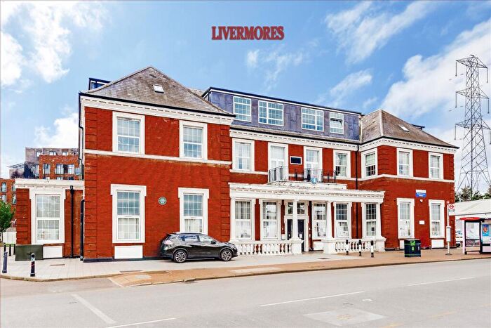 1 Bedroom Flat For Sale In Townhall Square, Crayford, Kent, DA1