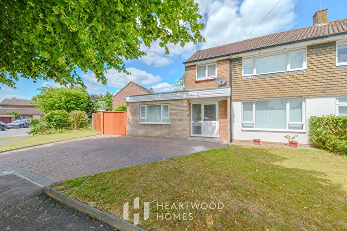 4 Bedroom Semi-Detached House For Sale In Langley Grove, Sandridge, St. Albans, AL4