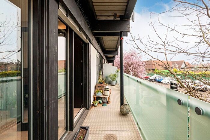 1 Bedroom Flat For Sale In Victoria Villas, Richmond, TW9