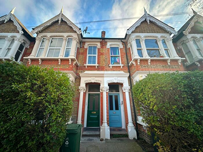 2 Bedroom Flat To Rent In Cleveland Park Avenue, E17