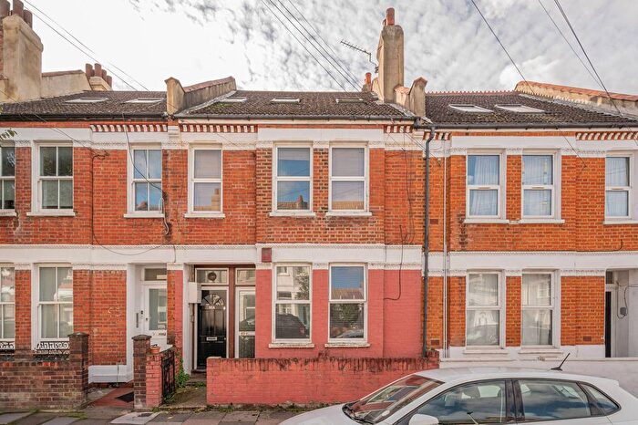2 Bedroom Maisonette To Rent In Gilbey Road, Tooting Broadway, London, SW17