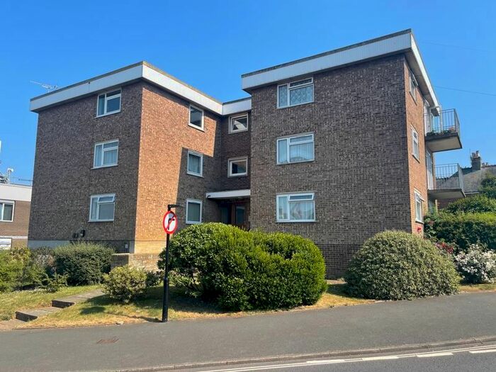 2 Bedroom Flat To Rent In Mill Hill Road, Cowes, PO31