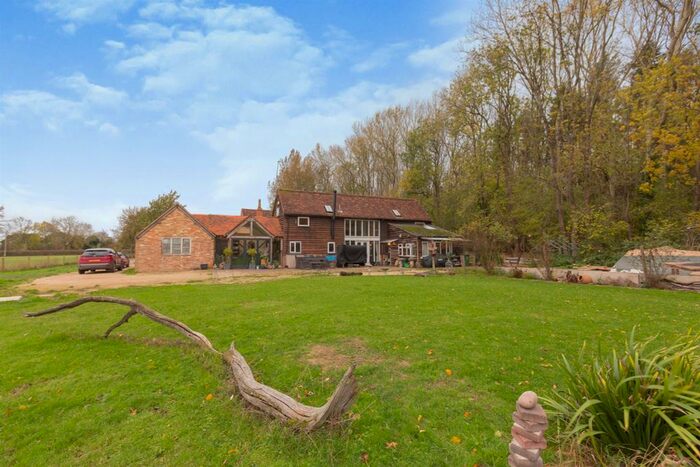 5 Bedroom Barn Conversion For Sale In Oxford Road, Oakley, Aylesbury, HP18