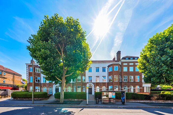 3 Bedroom Flat To Rent In Beechwood Hall, Regents Park Road, London, N3